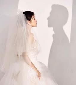 Mùa hoa tới , liệu người có trở về .